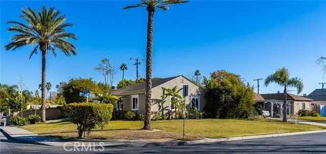 Single-family house For Sale in 939, Oak Street, Costa Mesa, California