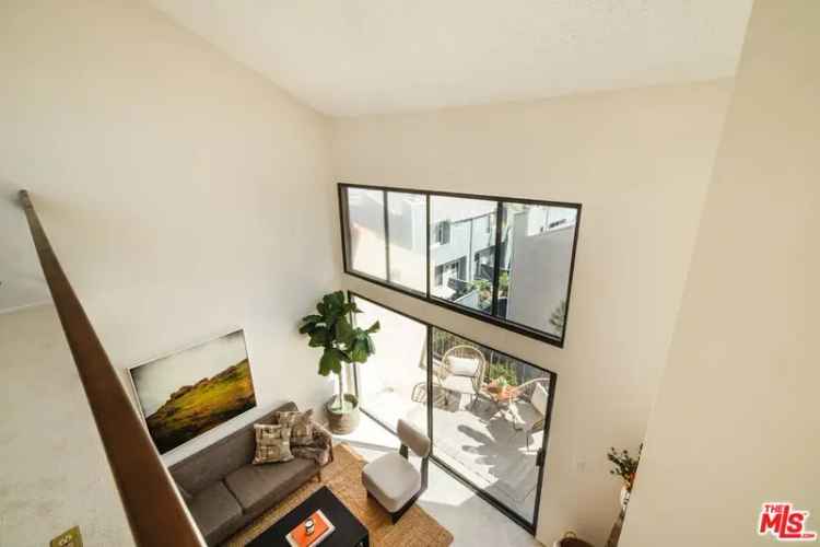 Condo For Sale in 8180, Manitoba Street, Los Angeles, California