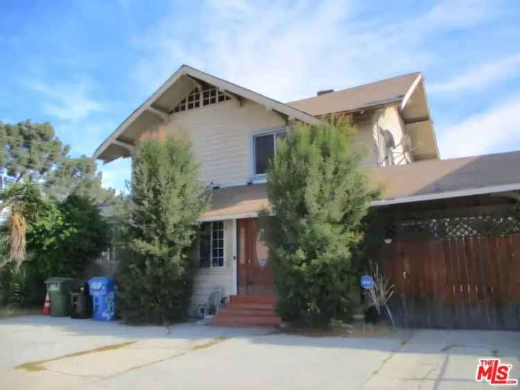 Single-family house For Sale in 1612, Arlington Avenue, Los Angeles, California