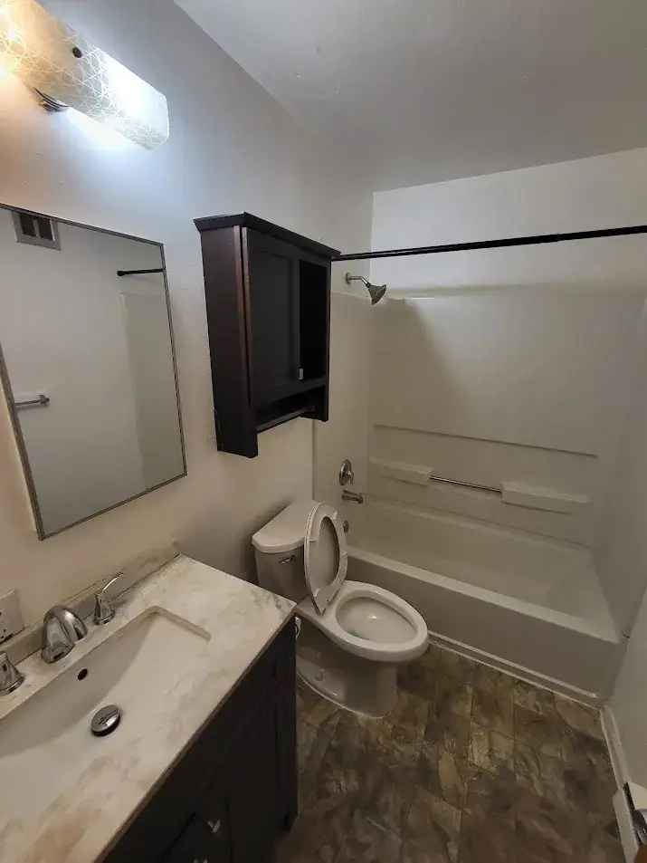 Apartment Unit for Rent Near Shopping and Bus