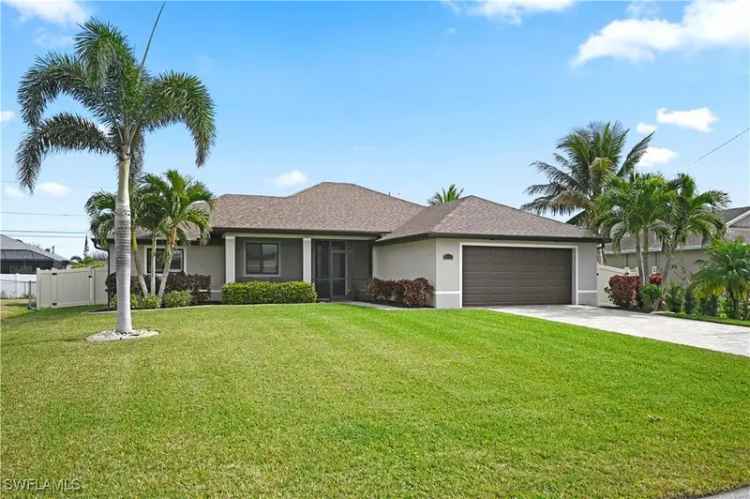 Single-family house For Sale in 4111, Southwest 15th Place, Cape Coral, Florida