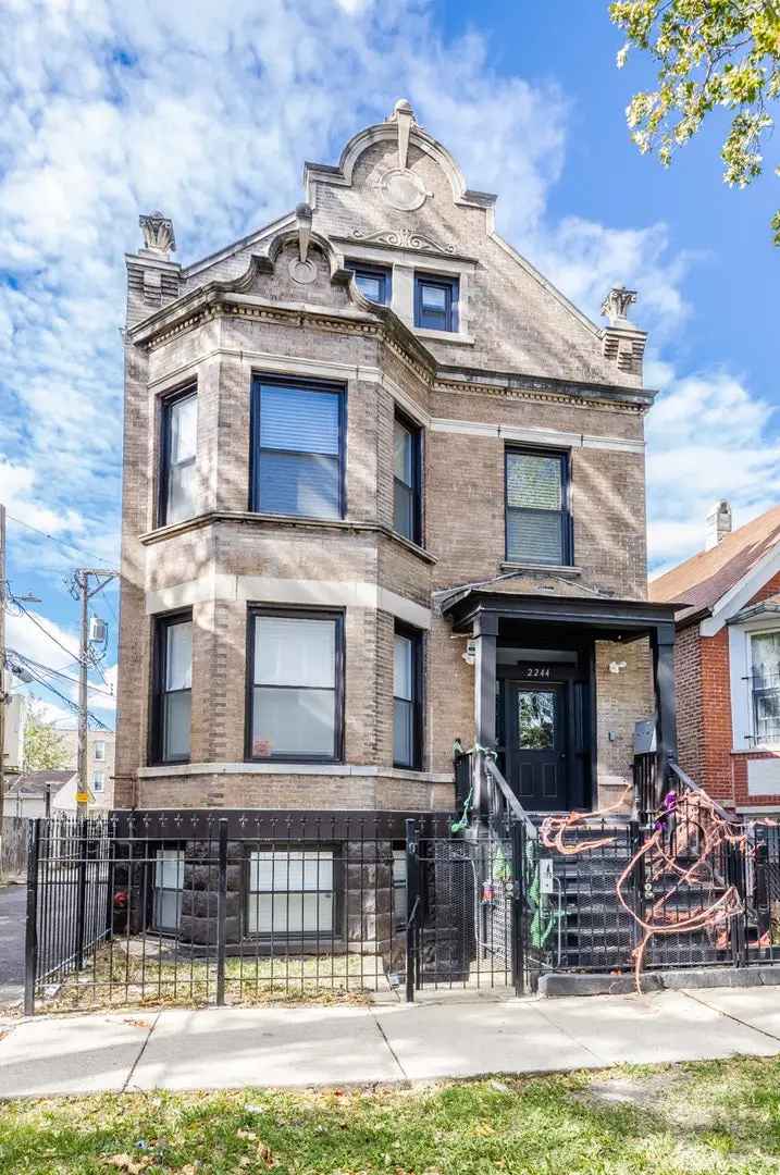 Multi-family house For Sale in 2244, South Sawyer Avenue, Chicago, Illinois