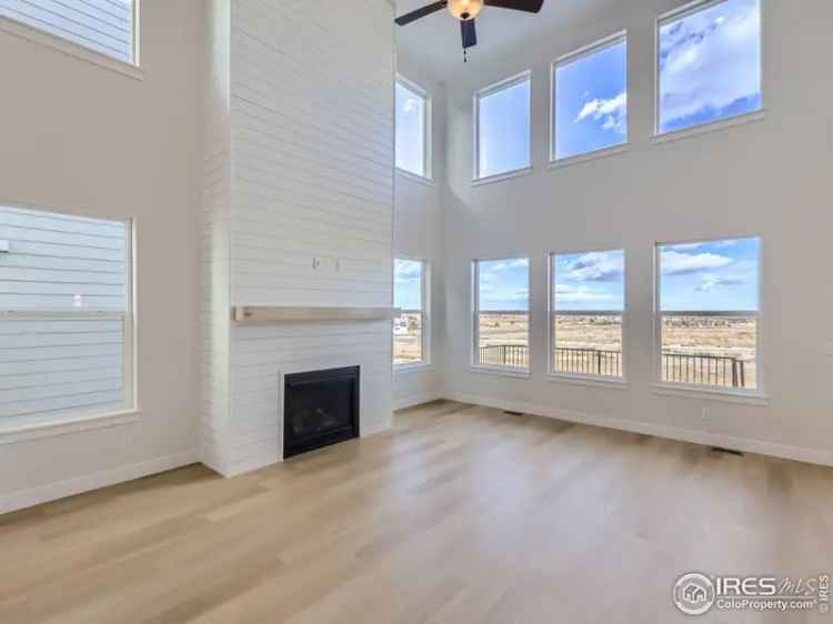 Single-family house For Sale in Windsor, Colorado