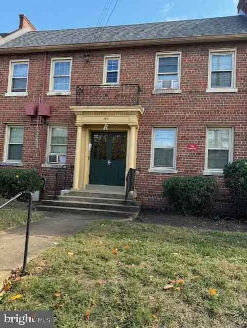 Multi-family house For Sale in 187, 35th Street Northeast, Washington, District of Columbia