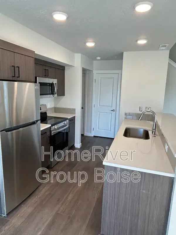 Townhouse for Rent 866 sq ft Modern Townhome with Patio