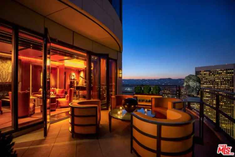 Condo For Sale in Los Angeles, California