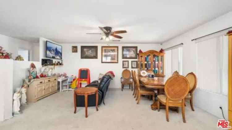 Single-family house For Sale in Rosamond, California