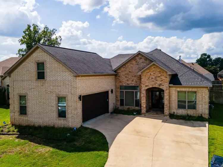 Single-family house For Sale in Maumelle, Arkansas