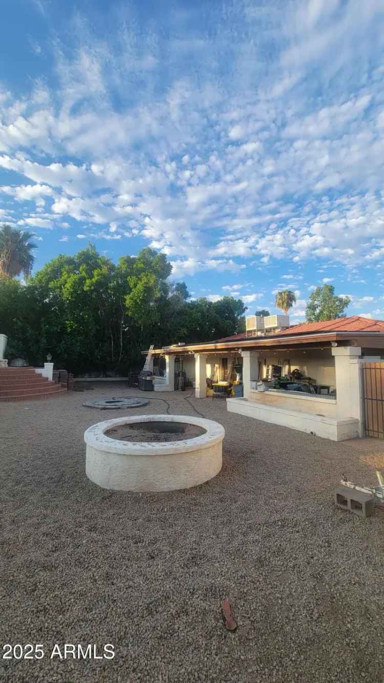 Single-family house For Sale in 15829, North 12th Street, Phoenix, Arizona