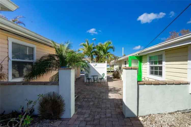 Single-family house For Sale in Englewood, Florida