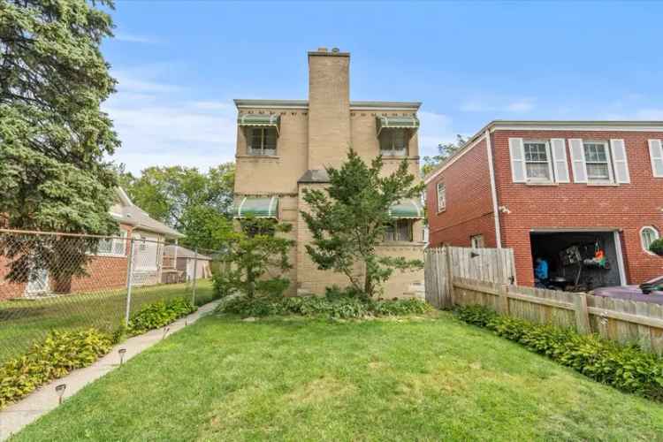 Single-family house For Sale in 7815, South Crandon Avenue, Chicago, Illinois