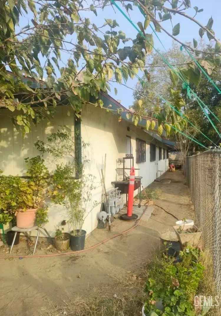 Multi-family house For Sale in Bakersfield, California