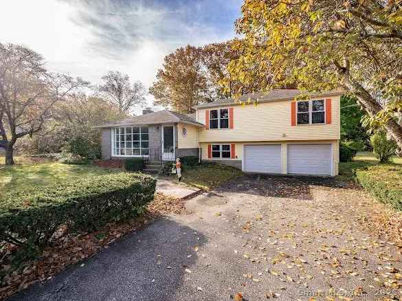 Single-family house For Sale in 847, Glenbrook Road, Orange, Connecticut