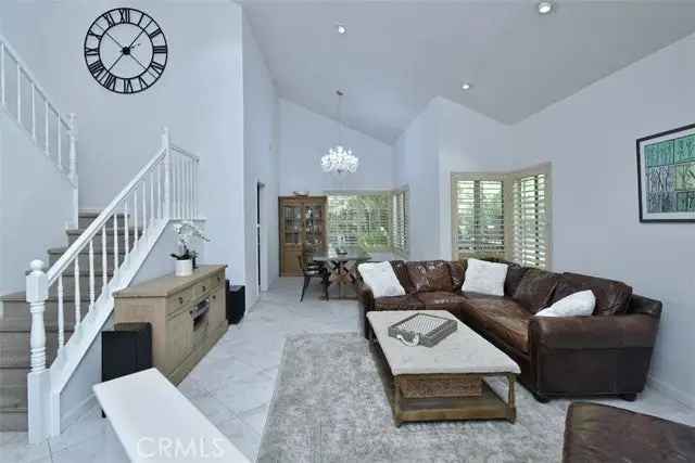 Single-family house For Sale in 7219, Spring Court, Los Angeles, California