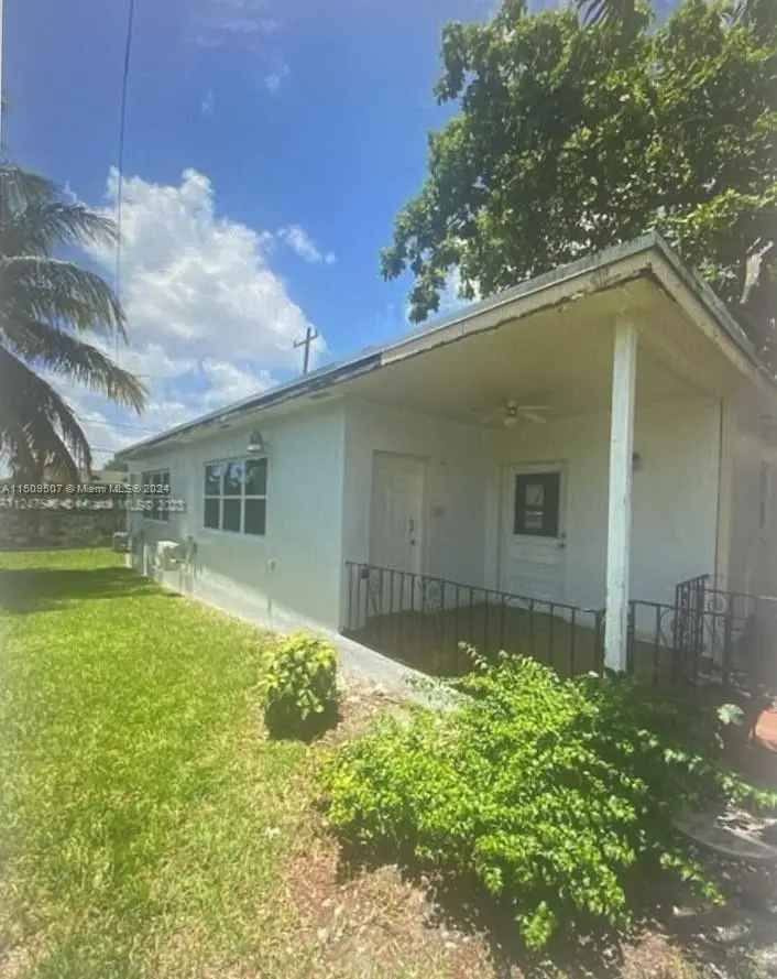 Multi-family house For Sale in 810, Northwest 26th Avenue, Miami, Florida