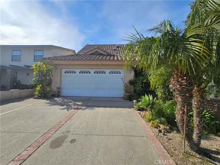 Single-family house For Sale in 7131, Bon Villa Circle, La Palma, California