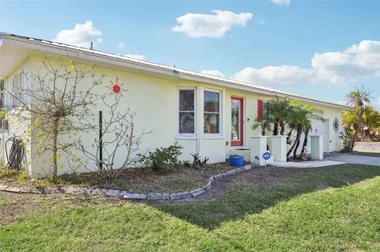 Single-family house For Sale in Englewood, Florida