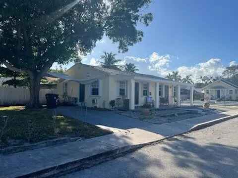 Multi-family house For Sale in 1202, South M Street, Lake Worth Beach, Florida