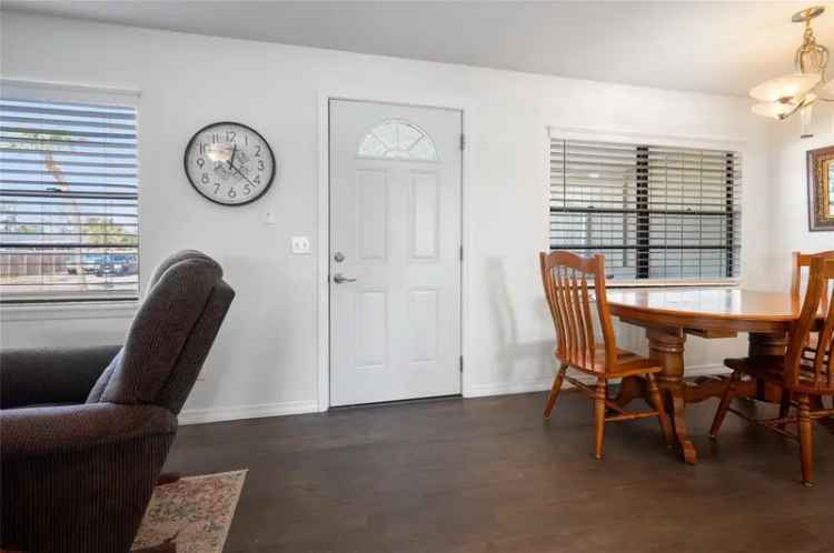 Single-family house For Sale in 1493, New Point Comfort Road, Englewood, Florida