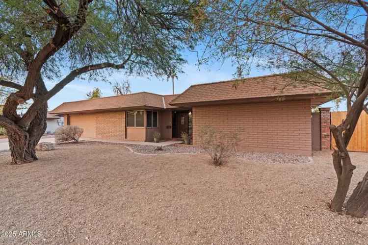 Single-family house For Sale in 3110, West Paradise Drive, Phoenix, Arizona