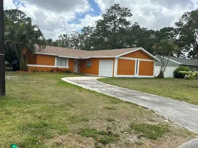 Single-family house For Sale in 210, Southwest Bridgeport Drive, Port Saint Lucie, Florida