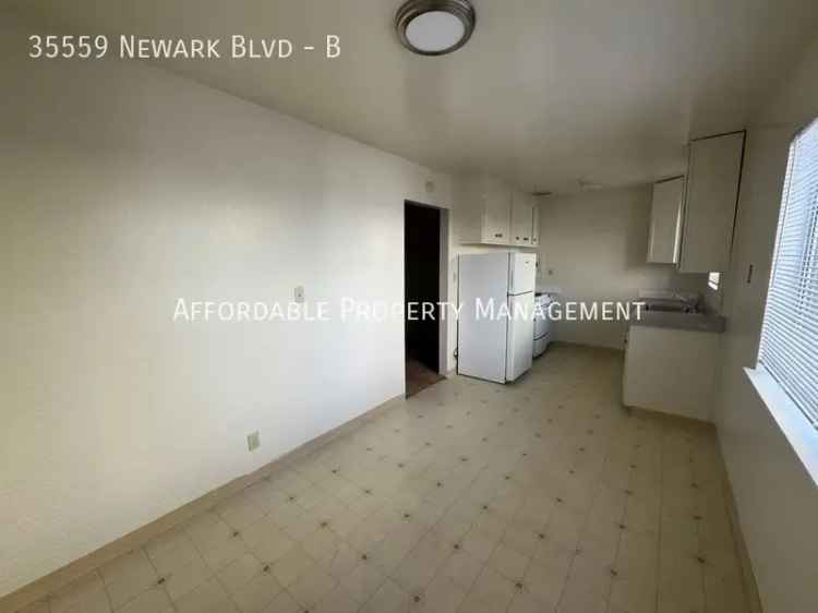 2 Bedroom 1 Bath Apartment for Rent - Updated Fourplex Unit