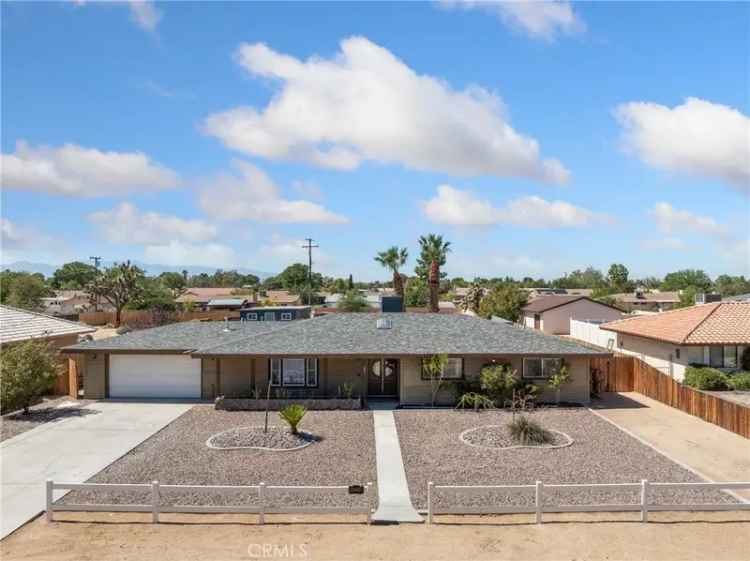 Single-family house For Sale in Apple Valley, California