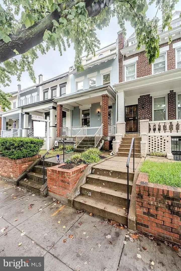 House For Sale in 28, 16th Street Southeast, Washington, District of Columbia