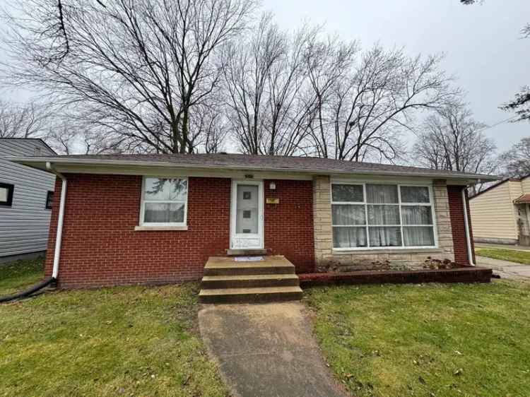 Single-family house For Sale in 2845, Parkway Drive, Highland, Indiana