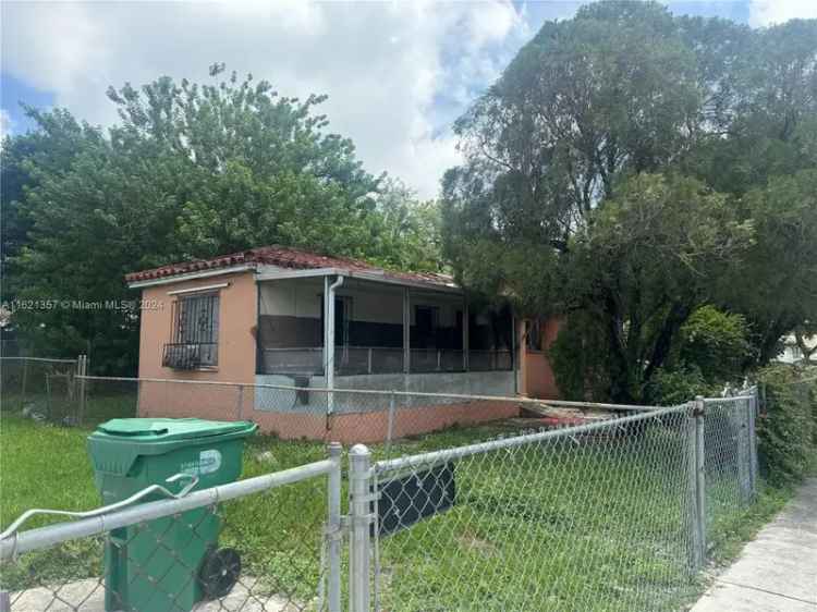 Multi-family house For Sale in Hialeah, Florida