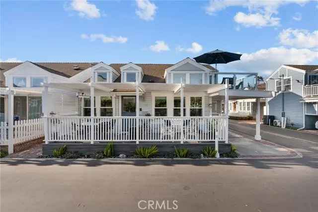 Single-family house For Sale in 6, Nomad Street, Newport Beach, California