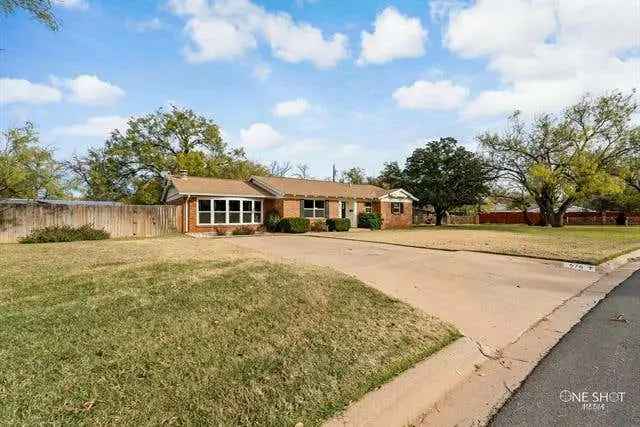 Single-family house For Sale in 676, Westwood Drive, Abilene, Texas