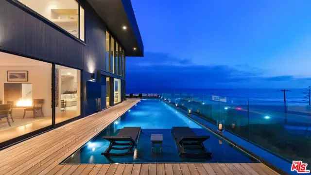 Single-family house For Sale in 6463, Surfside Way, Malibu, California