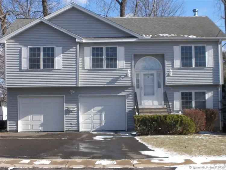 Single-family house For Sale in 31, Dallas Avenue, Bristol, Connecticut