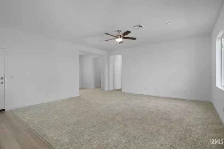 Single-family house For Sale in Bakersfield, California