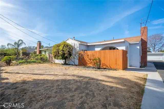 Single-family house For Sale in 13291, Garber Street, Los Angeles, California