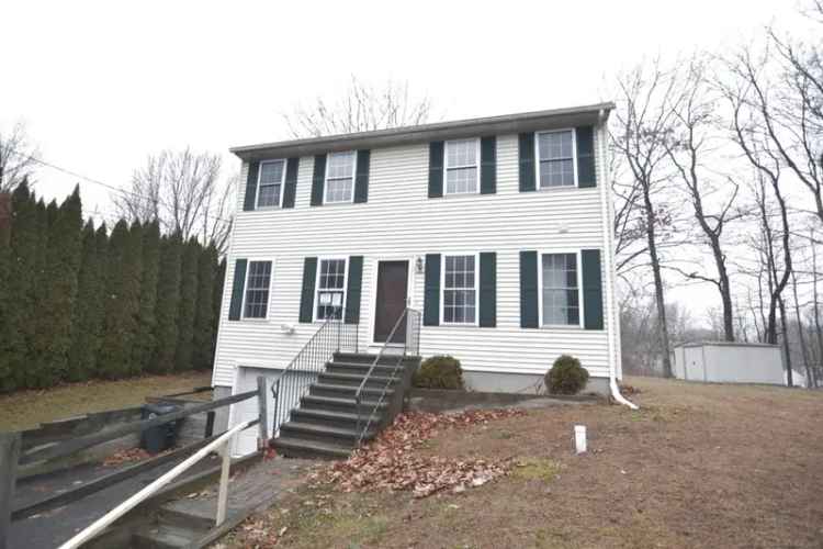 Single-family house For Sale in 712, Highland Avenue, Torrington, Connecticut