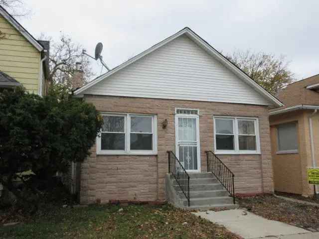 Single-family house For Sale in 7522, South Merrill Avenue, Chicago, Illinois