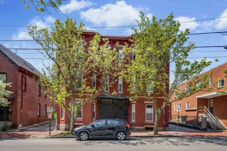 Downtown Portland Renovated Victorian Apartment for Rent