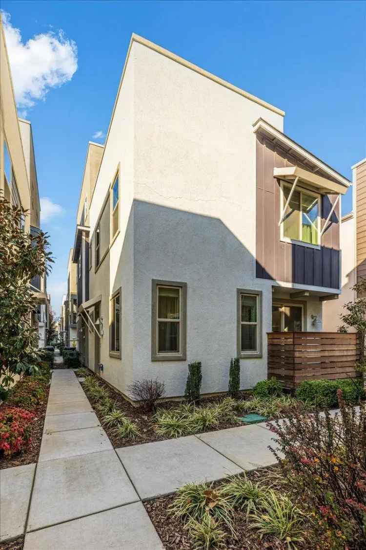 Condo For Sale in Sacramento, California