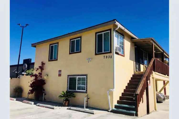 Multi-family house For Sale in 7932, Macdonald Drive, Huntington Beach, California