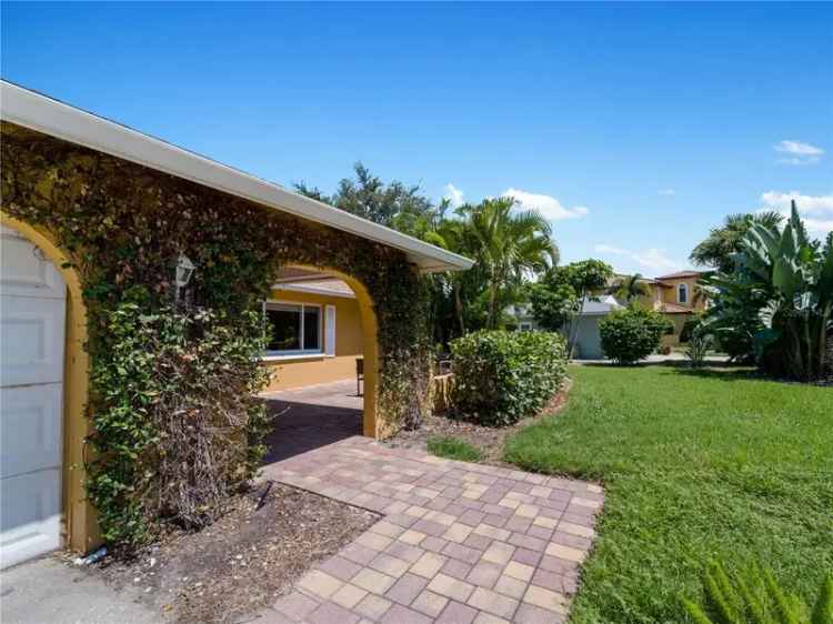 Single-family house For Sale in 424, Baycrest Drive, Venice, Florida