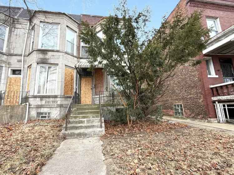 Multi-family house For Sale in 7243, South Perry Avenue, Chicago, Illinois