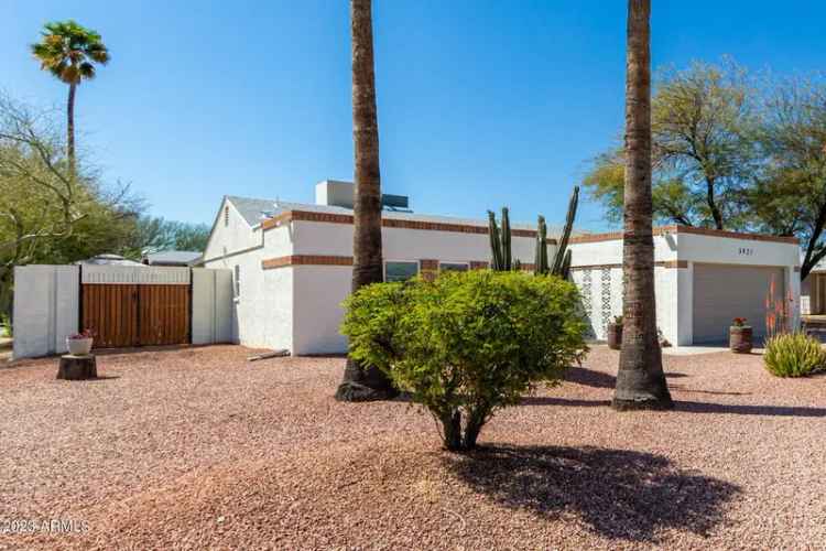 Single-family house For Sale in 3921, East Sweetwater Avenue, Phoenix, Arizona