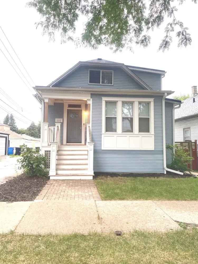 Single-family house For Sale in 6342, West Patterson Avenue, Chicago, Illinois