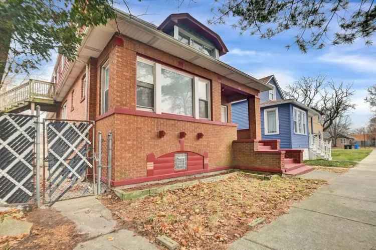 Multi-family house For Sale in 8210, South Manistee Avenue, Chicago, Illinois