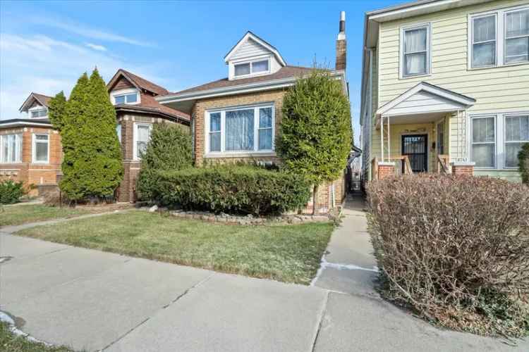 Single-family house For Sale in 8739, South Winchester Avenue, Chicago, Illinois