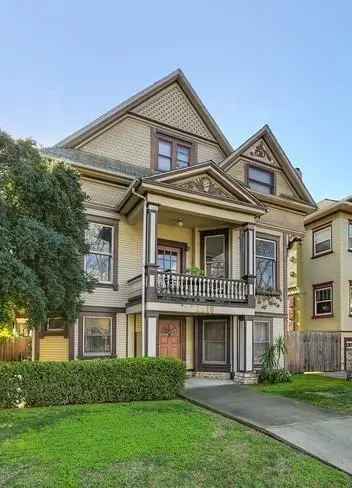 Multi-family house For Sale in 2210, Capitol Avenue, Sacramento, California