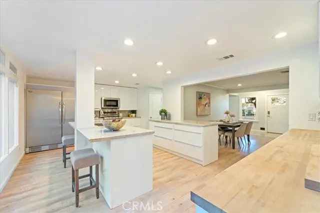 Single-family house For Sale in 645, Princeton Circle West, Fullerton, California