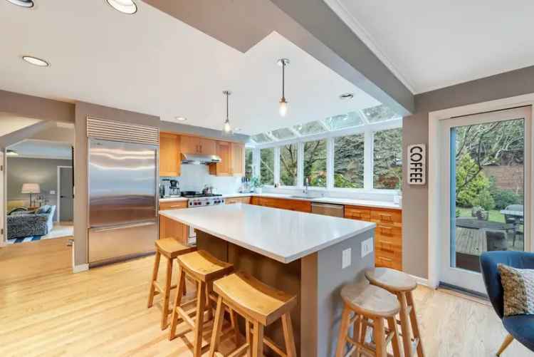 Mercer Island Furnished Home: Updated 3-Bedroom Near Trails and Amenities